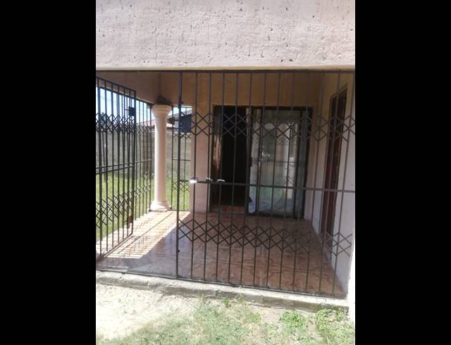3 BEDROOM HOUSE FOR SALE IN OSIZWENI